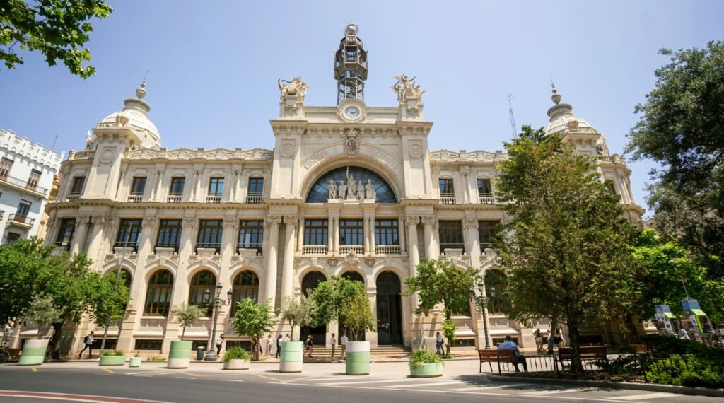 Palacio de las Comunicaciones a Valencia in Plaza del Ayuntamiento